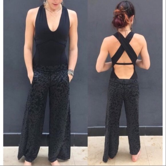 Lululemon Forward Fold Leopard Wide Leg Pants Size 2 - Picture 9 of 15